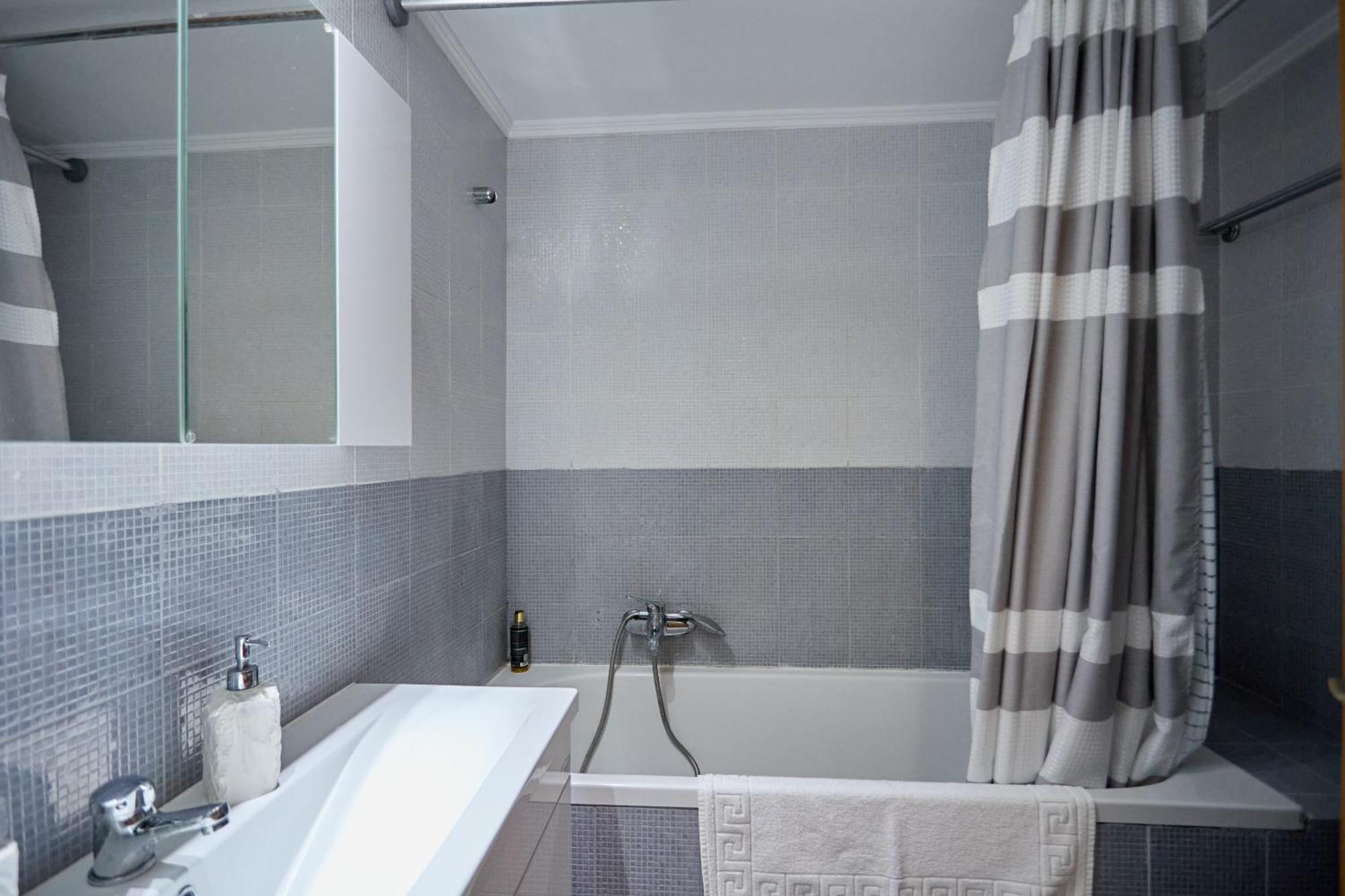 Chios Town Apartment - Heart Of Chios Town With 2 Minute Walk To The Beach Exterior foto
