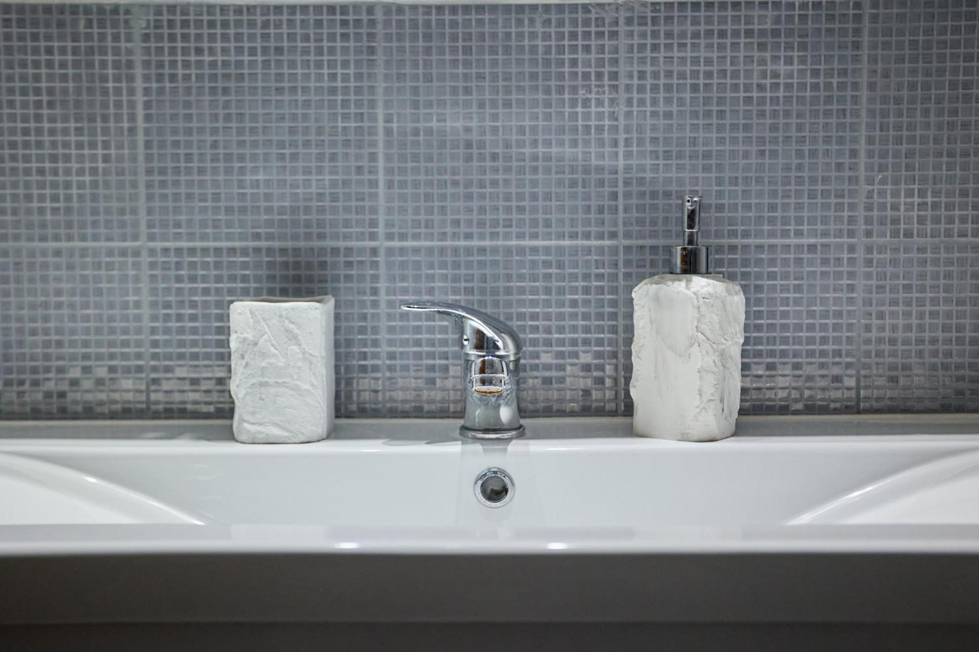 Chios Town Apartment - Heart Of Chios Town With 2 Minute Walk To The Beach Exterior foto